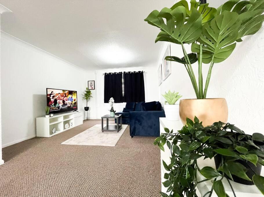 3 Bedroom House With Free Parking チャタム エクステリア 写真