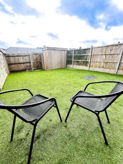 3 Bedroom House With Free Parking チャタム エクステリア 写真