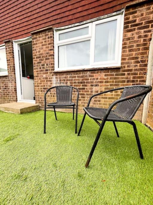 3 Bedroom House With Free Parking チャタム エクステリア 写真