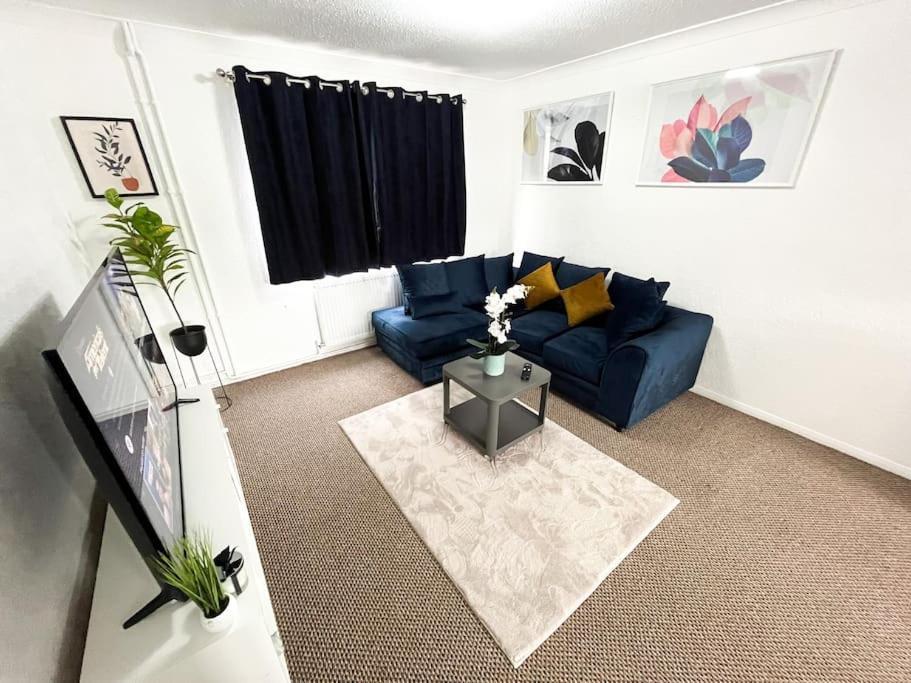 3 Bedroom House With Free Parking チャタム エクステリア 写真